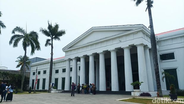 Array,Sejarah di Oud Batavia: dari Markas Besar VOC Hingga Barak Tentara Jepang