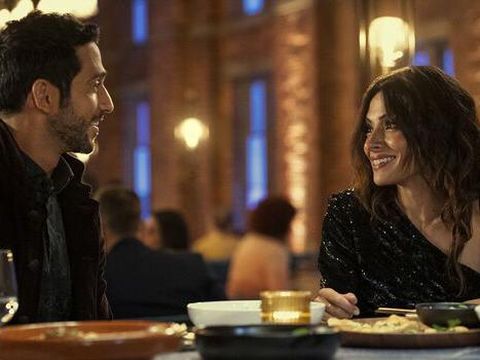 Array,Pemain Sex/Life Season 2 Sarah Shahi Buka-bukaan Soal Adegan Panasnya