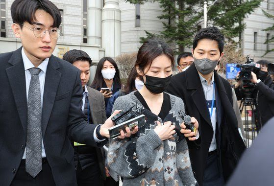 Array,Kim Sae Ron Hadiri Sidang Kasus Pertamanya, Kantung Mata Disorot Netizen