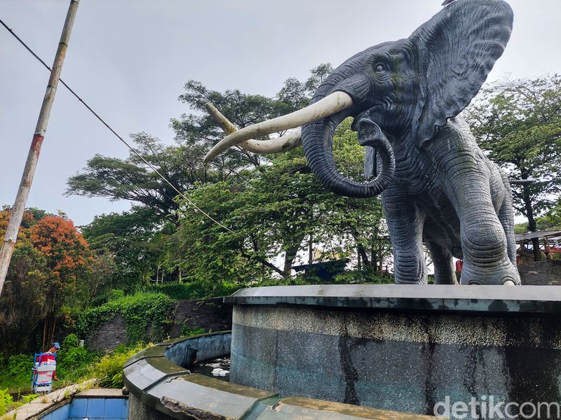 Top 11+ Wisata Terkenal yang Kini Terbengkalai dan Tinggal Nama, 1. THR Sriwedari, Solo, 2. Hotel Berhantu Bedugul, Bali, 3. Jiwangga Resto, Sleman, 4. Wisata Banyu Nget, Trenggalek, 5. Snowbay Waterpark di TMII, 6. Taman Remaja Surabaya, 7. Taman Festival Bali, 8. Kampung Gajah Wonderland, 9. Depok Fantasi Waterpark, 10. Hotel Gantung Purwakarta, 11. Wonderia Semarang