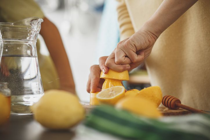 6 Trik Mengatasi Masakan Keasinan, Tak Perlu Dibuang!, 1. Tambahkan air, 2. Manfaatkan krim, 3. Pakai kentang dan wortel, 4. Tambahkan gula, 5. Manfaatkan rasa asam, 6. Bikin takaran 2 kali lipat
