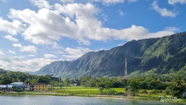 Top 10+ Wisata Alam Terbaik di Indonesia, Tersebar dari Barat ke Timur, 1. Labuan Bajo, 2. Gunung Bromo, 3. Raja Ampat, 4. Kepulauan Derawan, 6. Candi Borobudur, 7. Kepulauan Gili, 8. Danau Toba, 9. Kepulauan Wakatobi, 10. Tanjung Kelayang