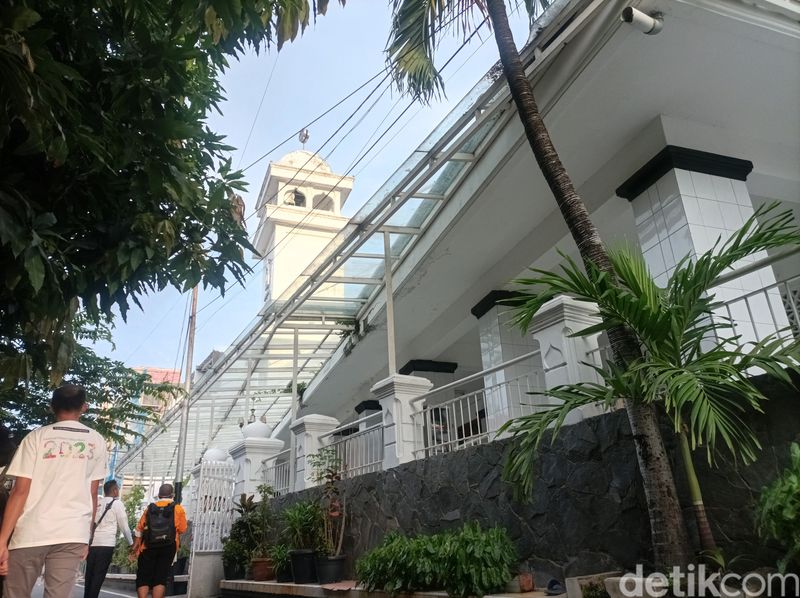 Top 5+ Wisata Religi di Jakarta, Ada Masjid Istiqlal hingga Makam Habib, 1. Masjid Istiqlal, 2. Masjid Ramlie Musofa, 3. Masjid Al Alam Marunda, 4. Masjid Agung Al Azhar, 5. Masjid Al Riyadh dan Makam Habib Ali Kwitang
