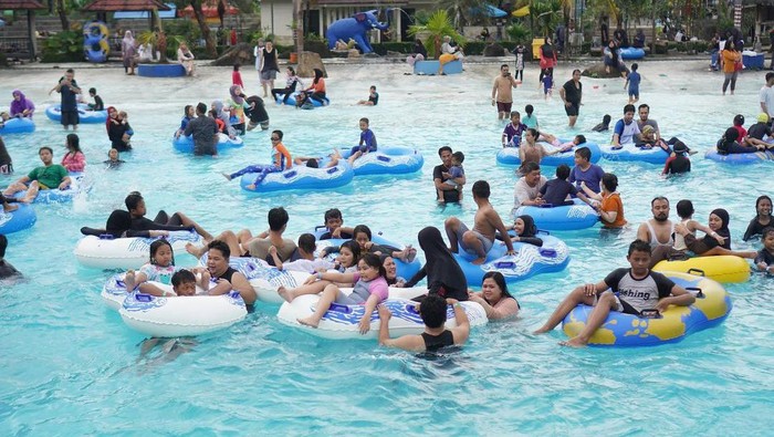 13 Wisata Kuningan untuk Healing, Destinasi Terbaik dan Instagramable, Taman Nasional Gunung Ciremai, Telaga Biru Cicerem, Kebun Raya Kuningan, Woodland, Curug Putri Palutungan, Objek Wisata Cibulan, Sangkan Resort Aqua Park, Museum Taman Purbakala Cipari, Gedung Perundingan Linggarjati, Waduk Darma Kuningan, Lembah Cilengkrang, Bukit Seribu Bintang, Lamping Kidang Kuningan