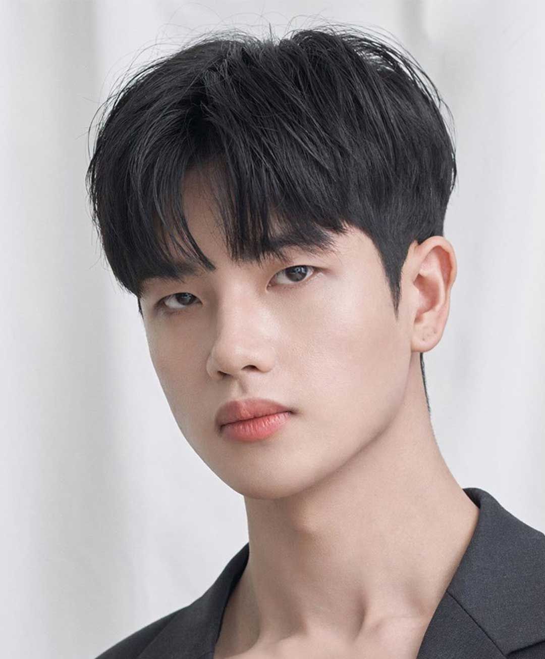 Potongan Rambut Two Block dan Pilihan Gaya Rambut Lainnya saat Lebaran 2023, 1. Two Block, 2. Undercut, 3. Mullet, 4. Middle Part / Belah Tengah, 5. Korean Curtain Cut, 6. Comma Hair, 7. Buzz Cut, 8. Regulation Cut, 9. Comb Back, 10. Short Curls