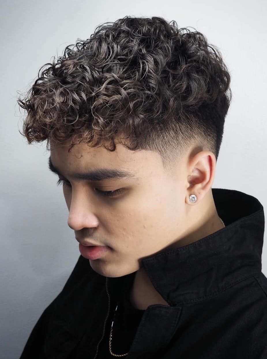 Potongan Rambut Two Block dan Pilihan Gaya Rambut Lainnya saat Lebaran 2023, 1. Two Block, 2. Undercut, 3. Mullet, 4. Middle Part / Belah Tengah, 5. Korean Curtain Cut, 6. Comma Hair, 7. Buzz Cut, 8. Regulation Cut, 9. Comb Back, 10. Short Curls