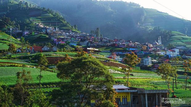 5 Destinasi di Jawa Tengah yang Sama Ademnya dari Dieng untuk Healing, 1. Wisata Alam Posong, 2. Baturraden, 3. Guci, Tegal, 4. Tawangmangu, 5. Nepal Van Java