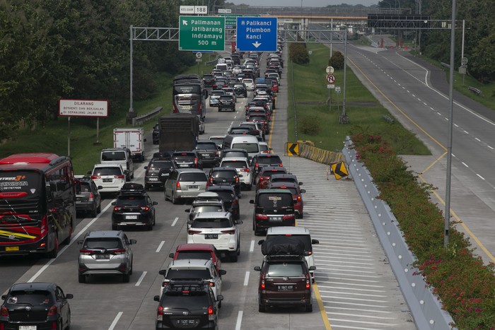 Array,76 Juta Pemudik Pakai Mobil, Bakal Kebagian Stok Bensin?