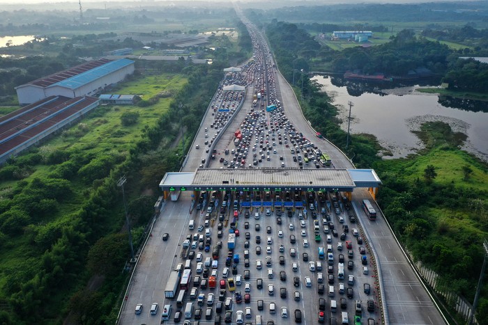 Array,Awas Macet! Jutaan Orang Bakal Liburan Akhir Tahun, Didominasi Mobil Pribadi