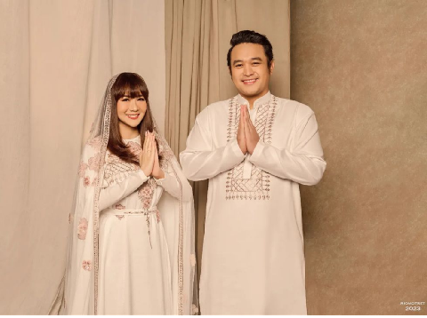 10 Ide Pose Foto Keluarga Saat Lebaran yang Kreatif dan Kekinian, Foto Keluarga Lebaran 5 Orang, Foto Lebaran Keluarga Kecil, Foto Lebaran Keluarga yang Kekinian, Foto Lebaran Keluarga dengan 1 Anak, Foto Lebaran Keluarga dengan 2 Anak, Foto Lebaran Keluarga Besar, Foto Lebaran Sendirian atau Berdua