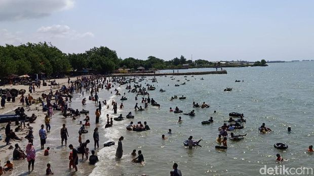Array,Wisata Gresik Wajib Dikunjungi, Mulai Keindahan Alam hingga Sejarah Kota