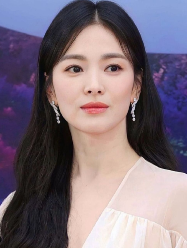 Array,10 Daftar Artis Korea Wanita Tercantik di 2023, Kim Ji Won hingga Bae Suzy
