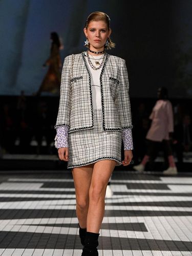 Array,10 Brand Fashion Mewah Paling Populer di Dunia, LV Urutan Pertama
