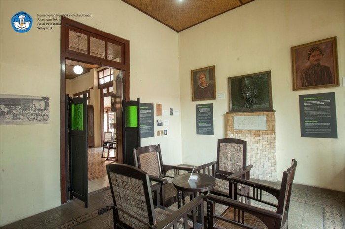 17 Destinasi Wisata dengan Nama Pahlawan Nasional, Ada yang Tersembunyi, 1. Pantai Kartini di Jepara, 2. Kompleks Taman Ismail Marzuki (TIM) di Jakarta, 3. Pulau Hatta di Maluku, 4. Museum Kartini di Jepara, 5. Museum Tuanku Imam Bonjol di Padang, Sumatra Barat, 6. Puncak Soemantri di Papua, 7. Puncak Soekarno di Papua Tengah, 8. Pulau Yos Sudarso di Papua Selatan, 9. Monumen Pahlawan Seribu Mohammad Husni Thamrin di Jakarta, 10. Museum Ki Hajar Dewantara di Yogyakarta, 11. Taman Cut Meutia di Jakarta, 12. Taman Pahlawan Otto Iskandar Dinata di Bandung, 13. Monumen Dewi Sartika di Bandung, 14. Museum Jenderal Sudirman di Banyumas, 15. Museum Pangeran Diponegoro di Magelang, 16. Taman Bung Karno di Klaten, 17. Museum WR Soepratman di Surabaya