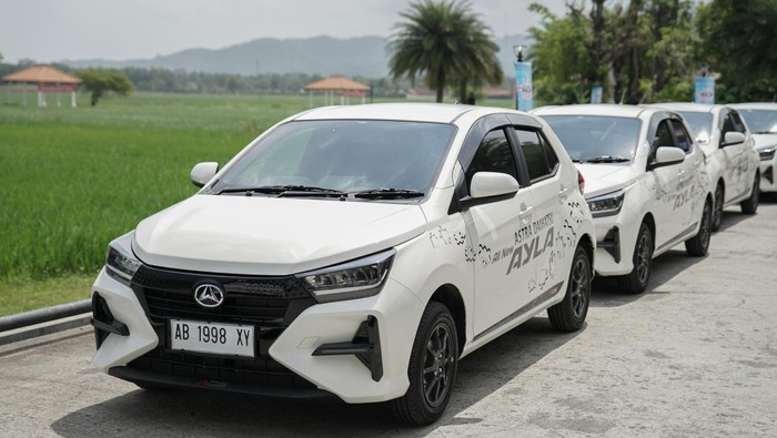 Array,LCGC Daihatsu Terganggu Mobil Listrik Rp 200 Jutaan?