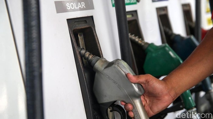 Array,Mobil Pribadi Pakai Solar Subsidi Bakal Dibatasi, Sehari Dijatah Segini