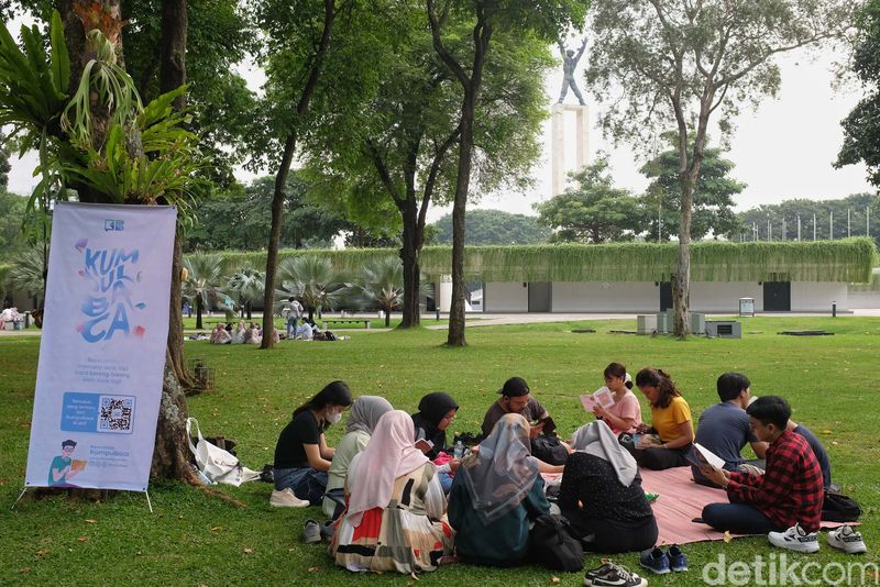 Top 9+ Taman yang Tersebar di Jakarta, Bisa Buat Piknik sampai Olahraga, 1. Taman Suropati (Menteng, Jakarta Pusat), 2. Taman Menteng (Menteng, Jakarta Pusat), 3. Taman Tabebuya (Jagakarsa, Jakarta Selatan), 4. Taman Langsat (Kebayoran Baru, Jakarta Selatan), 5. Taman Ayodia (Barito, Jakarta Selatan), 6. Taman Lapangan Banteng (Jakarta Pusat), 7. Taman Literasi Martha Tiahahu (Melawai, Jakarta Selatan), 8. Taman Leuser (Jakarta Selatan), 9. Taman Cattleya (Tanjung Duren, Jakarta Barat)