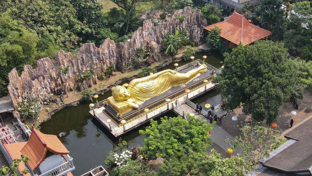 Array,Jelang Waisak, Lihat Lagi Patung Buddha Tidur Raksasa di Mojokerto