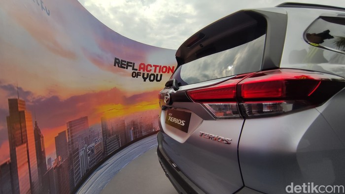 Pajak Daihatsu Terios 2025, Mulai Rp 3,9 Juta per Tahun, Pajak Daihatsu Terios 1.5 X M/T, Pajak Daihatsu Terios 1.5 X A/T, Pajak Daihatsu Terios 1.5 R M/T, Pajak Daihatsu Terios 1.5 R A/T