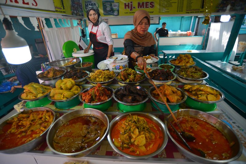 Mengenal Nagari Kapau, Kampung yang Menjadi Asal-usul Nasi Kapau, Mengenal Nagari Kapau, Asal Mula Hadirnya Nasi Kapau, Ciri Khas dari Nasi Kapau, Perbedaan Nasi Kapau dengan Nasi Padang, Menu Nasi Kapau yang Wajib Dicoba