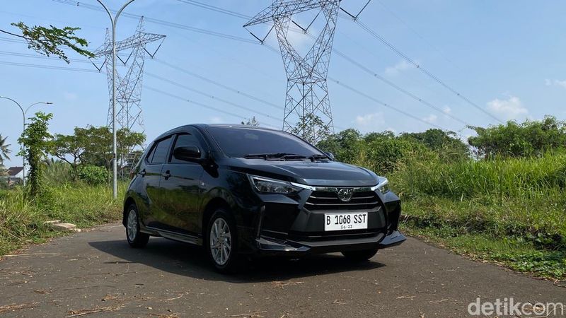 Punya Duit Rp 190 Jutaan: Pilih BYD Atto 1, Agya, Brio Satya, atau Ayla?, 1. BYD Atto 1 Dynamic: Harga Rp 195 Juta, 2. Toyota Agya 1.2 G CVT: Harga Rp 197,1 juta, 3. Honda Brio Satya E M/T: Harga Rp 185,5 juta, 4. Daihatsu Ayla 1.2 R CVT: Harga Rp 188,5 juta