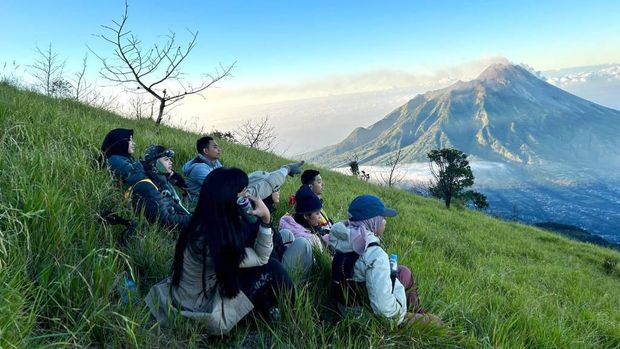 5 Gunung Terindah di Jawa Tengah untuk Liburan di Akhir Pekan, 1. Gunung Prau, 2. Gunung Merbabu, 3. Gunung Sindoro, 4. Gunung Andong, 5. Gunung Sumbing