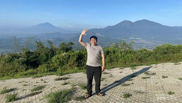 Mengulik Gunung Haruman Garut, Keindahan Alam dan Sejarah di Baliknya, Berikut fakta dan hal-hal menarik lainnya seputar Gunung Haruman di Garut:, 1. Punya Pemandangan yang Indah, 2. Dianggap Jadi Lokasi Pusat Penyebaran Islam Di Garut, 3. Ada Makam Tokoh Agama