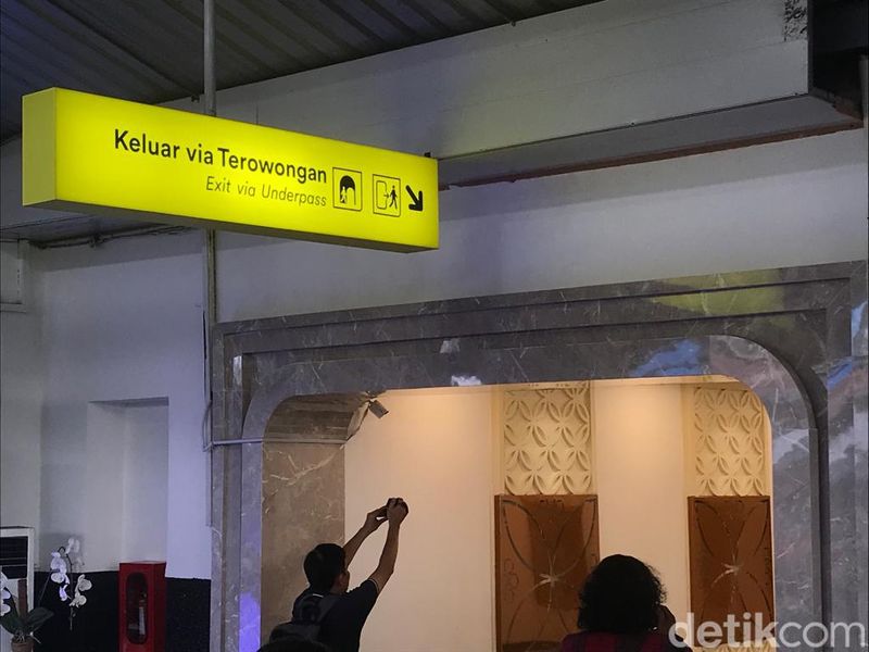 Pintu Masuk Stasiun Tugu Yogyakarta dan Panduan Jalur untuk Traveler, Pintu Masuk Timur Stasiun Tugu Yogyakarta, Pintu Masuk Selatan Stasiun Tugu Yogyakarta, Underpass Stasiun Tugu Yogyakarta, Panduan Jalur Kereta Stasiun Tugu Yogyakarta