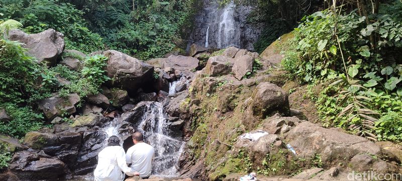 5 Wisata Alam di Jawa Barat yang Bisa Didatangi Pulang Pergi dari Jakarta, 1. Kawasan Kawah Putih, 2. Tangkuban Perahu, 3. Curug Cilember, 4. Kebun Raya Bogor, 5. Taman Safari Indonesia (TSI)