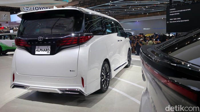 Array,Harga Toyota Alphard Terbaru, Paling Murah Berapa?