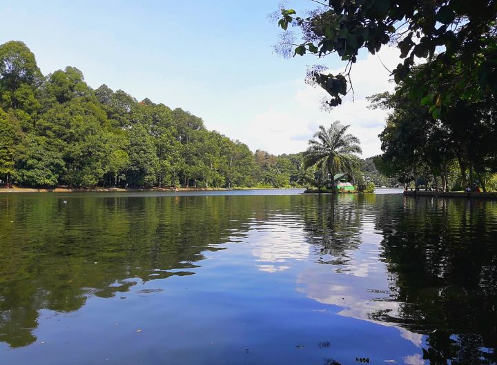Daftar 10 Lokasi Healing Murah Meriah di Bogor, Bisa Sambil Jajan, 1. Alun-alun Kota Bogor, 2. Taman Kencana, 3. Taman Air Mancur, 4. Taman dan Lapangan Sempur, 5. Kebun Raya Bogor, 6. Jalan Surya Kencana, 7. Ruko Taman Yasmin, 8. Situ Gede, 9. Pusat Jajanan Bangbarung, 10. Taman Budaya Sentul City