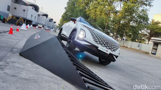 Array,Chery Suntik Mati Omoda 5 GT AWD di Indonesia