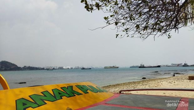 Pesona Pulau Merak Kecil, Destinasi Snorkeling dan Santai Dekat Jakarta, 1. Main di pasir putih, 2. Liat sunset dan kapal lalu lalang, 3. Camping, 4. Snorkeling dan banana boat, 5. Hopping island