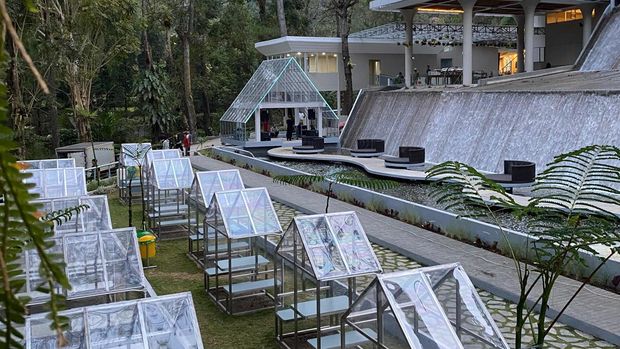 Rencana Liburan ke Bogor? Ini 11 Destinasi Hits yang Wajib Masuk Daftar, 1. Enchanting Valley, 2. The Nice Playland Gunung Geulis, 3. Hidden Dragon Hill (Bukit Naga), 4. Minimania Puncak Bogor, 5. Goa Lalay, 6. The Ranch Puncak, 7. Nicole's River Park, 8. Melrimba Garden, 9. Kampung Tokyo (Desa Malasari), 10. HeHa Waterfall Bogor , 11. Kopi Tubing Park & Resort