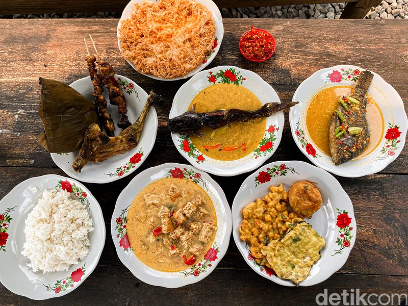 5 Restoran di Jakarta Buat Kumpul Keluarga Usai Idul Adha, 1. Sambal Hejo Sambal Dadak,   2. Suck My Duck, 3. Omah Yung Ginah, Cek Halaman Selanjutnya!, 4. Omah Badok, 5. Justus Steakhouse