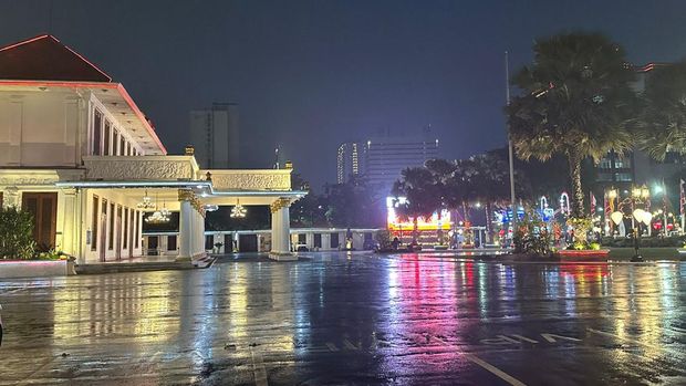 Array,Rumah Bagus Kebanggaan Surabaya Hangus, Jadi Abu Usai Aksi Demo