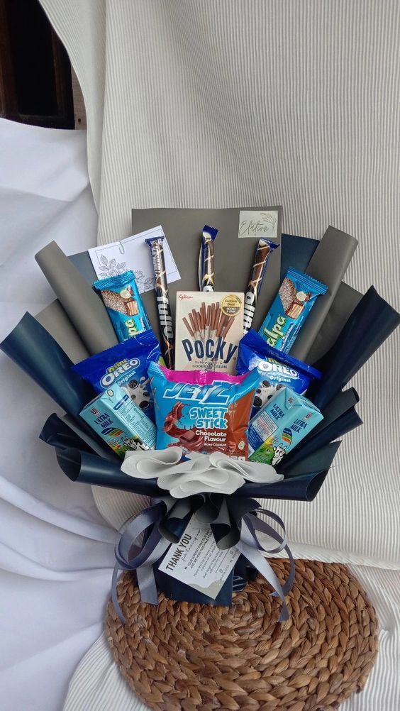 12 Contoh Buket Snack Simpel dan Murah, Tapi Beri Kesan Mewah, 1. Buket Snack Serba Pink, 2. Buket Snack Aneka Coklat, 3. Buket Snack Wafer Roll Coklat, 4. Buket Snack Pink Hitam, 5. Buket Snack Lilac dan Biru Muda, 6. Buket Snack Serba Ungu, 7. Buket Snack Jumbo, 8. Buket Snack Sederhana, 9. Buket Snack Biru Hitam, 10. Buket Snack Murah Meriah, 11. Buket Snack Serba Hijau, 12. Buket Snack Ungu Hitam