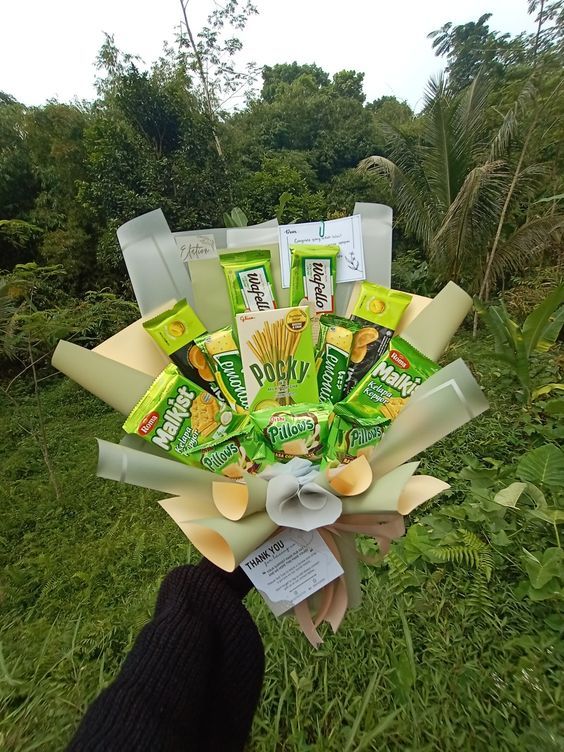 12 Contoh Buket Snack Simpel dan Murah, Tapi Beri Kesan Mewah, 1. Buket Snack Serba Pink, 2. Buket Snack Aneka Coklat, 3. Buket Snack Wafer Roll Coklat, 4. Buket Snack Pink Hitam, 5. Buket Snack Lilac dan Biru Muda, 6. Buket Snack Serba Ungu, 7. Buket Snack Jumbo, 8. Buket Snack Sederhana, 9. Buket Snack Biru Hitam, 10. Buket Snack Murah Meriah, 11. Buket Snack Serba Hijau, 12. Buket Snack Ungu Hitam