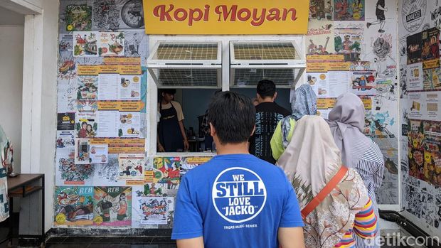 Sarapan Pagi di Bandung, Ini 8 Rekomendasi Tempat yang Bisa Dicoba Wisatawan, 1. Kopi Saring Sinar Pagi, 2. Roemah Helena, 3. Toko Bubur DPR, 4. Djaya Mandiri Sejahtera, 5. Drunk Baker, 6. Sepiring Pagi by Garden Coffe, 7. Khoe Pek Goan Bloemenstad, 8. Kopi Moyan