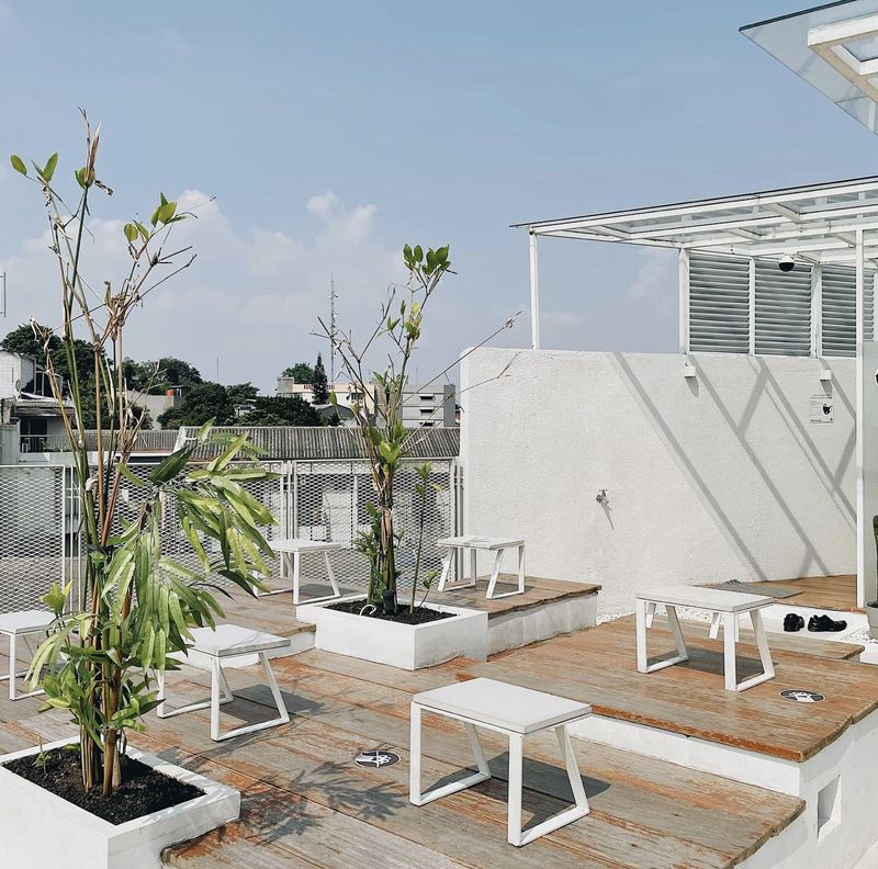 Top 10+ Tempat Nongkrong di Depok yang Asyik Buat Ngopi Bareng Teman, 1. Kafe Temu Kamu, 2. Kopi Kotak, 3. Walking Drums, 4. Siliwangi Coffee Space, 5. Oi Coffee &amp; Eatery, 6. Tamelo Atap Cafe, 7. Kopi Nako, 8. Rest For Sure, 9. Toko Kopi Tuku, 10. Ol' Pops Coffee