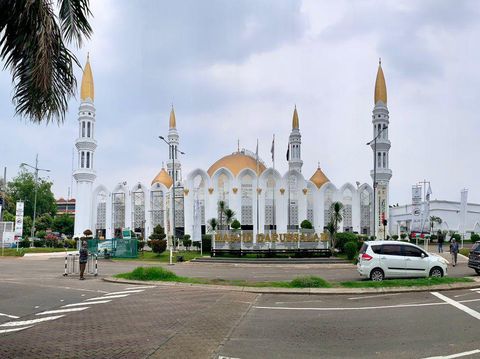 Top 10+ Tempat Rekreasi di Kota Wisata Cibubur dan Sekitarnya, 1. Cibubur Garden Eat &amp; Play, 2. Sport Club Kota Wisata Cibubur, 3. Mall Living World, 4. Masjid Darussalam, 5. Eldorado Waterpark, 6. Taman Buah Mekarsari, 7. Taman Rekreasi Wiladatika, 8. Ohana Waterpark, 9. Kampung Cina, 10. Trans Studio Cibubur