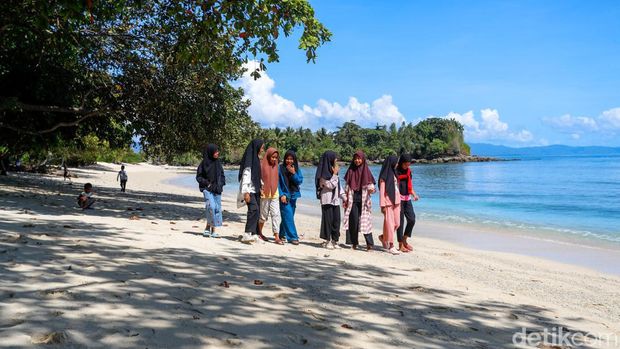 Pulau-pulau Terindah di RI, Wisata Alam yang Mesti Dikunjungi Saat Tahun Baru, 1. Bali, Pulau Dewata, 2. Pulau Lombok, 3. Pulau Flores, 4. Pulau Komodo, 5. Pulau Misool, 6. Pulau Belitung, 7. Pulau Halmahera