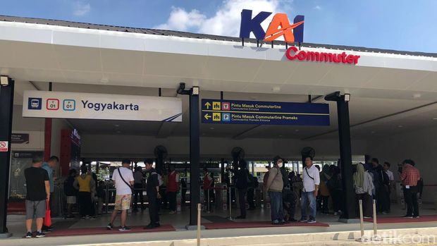 Pintu Masuk Stasiun Tugu Yogyakarta dan Panduan Jalur untuk Traveler, Pintu Masuk Timur Stasiun Tugu Yogyakarta, Pintu Masuk Selatan Stasiun Tugu Yogyakarta, Underpass Stasiun Tugu Yogyakarta, Panduan Jalur Kereta Stasiun Tugu Yogyakarta