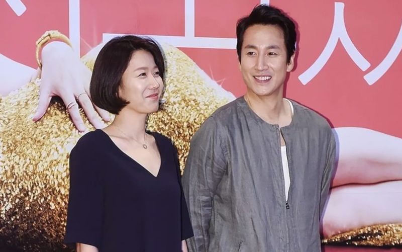 Array,Sosok Aktris Jeon Hye Jin, Istri Lee Sun Kyun yang Meninggal Diduga Bunuh Diri