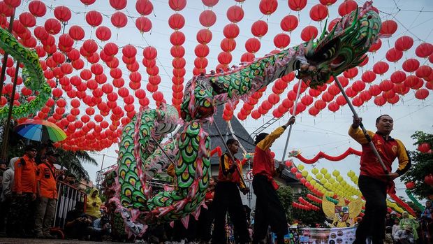 Indonesia Punya Wisata Seru Untuk Rayakan Imlek, Ini Rekomendasinya, 1. Pasar Imlek Semawis, Semarang, 2. Grebeg Sudiro, Solo, 3. Bogor Street Festival, Bogor, 4. Pulau Kemaro, Palembang, 5. Pawai Tatung, Singkawang, 6. Petak Sembilan, Jakarta Barat, 7. Pulau Indah Kapuk (PIK), Jakarta Utara