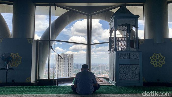 Array,Ini Masjid Tertinggi di Jakarta, Bisa Lihat Keramaian Khas Metropolitan