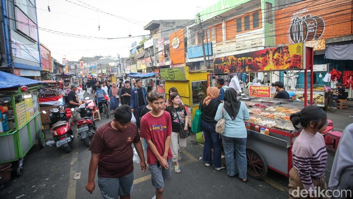 7 Tempat Ngabuburit Terbaik Sambil Berburu Takjil di Tangerang, 1. Pasar Lama Kota Tangerang, 2. Jalan KH. Soleh Ali, 3. Situ Cipondoh, 4. Taman Prestasi, 5. Pasar Laris Taman Cibodas, 6. Taman Elektrik, 7. Pasar Ciledug