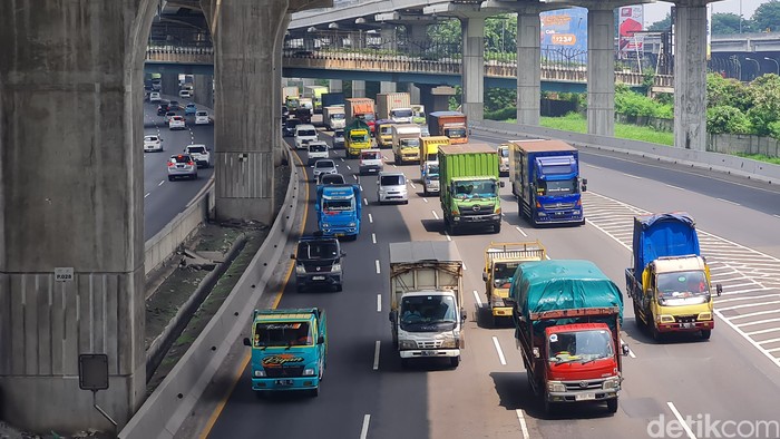 Array,Daftar Jalan Tol dan Non-Tol yang Bakal Terapkan Pembatasan Kendaraan