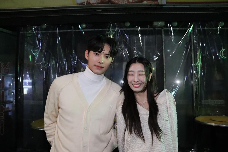 Array,Lee Chae Min & Ryu Da In Terungkap Pacaran Usai Viral Video Berkencan