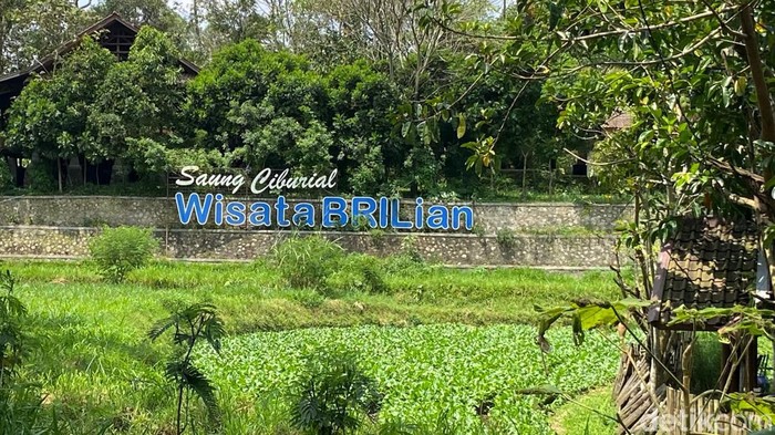 Desa Saung Ciburial: Dulu Miskin, Kini Kaya dan Mandiri Berkat Kearifan Lokal, Lokasi Desa Saung Ciburial, Tiket Masuk Desa Saung Ciburial, Rute Menuju Desa Saung Ciburial dari Jakarta, Pesona Tirta Setra Ciburial dan Wisata Lain di Desa Saung Ciburial